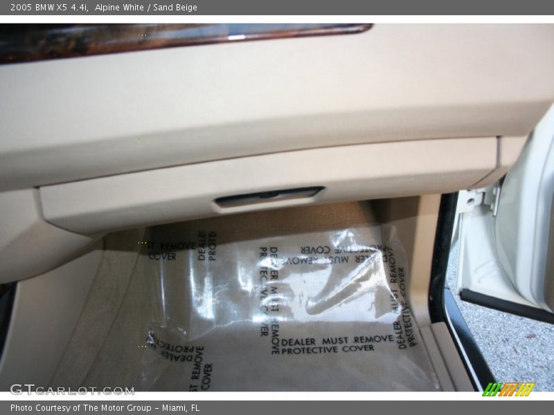 Alpine White / Sand Beige 2005 BMW X5 4.4i