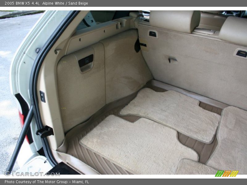 Alpine White / Sand Beige 2005 BMW X5 4.4i
