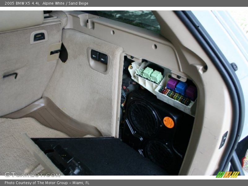 Alpine White / Sand Beige 2005 BMW X5 4.4i