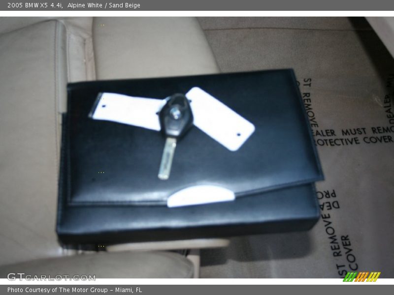 Alpine White / Sand Beige 2005 BMW X5 4.4i