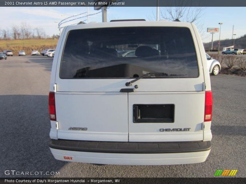Ivory White / Neutral 2001 Chevrolet Astro LS AWD Passenger Van