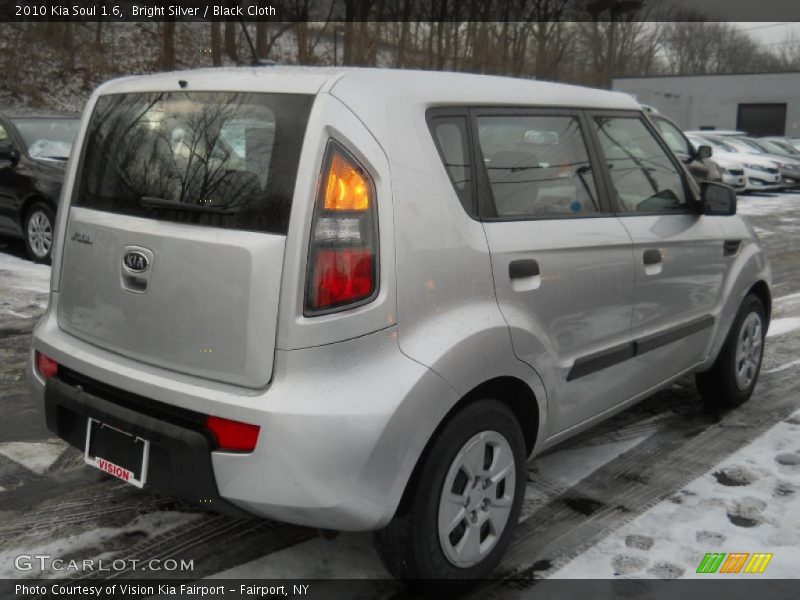 Bright Silver / Black Cloth 2010 Kia Soul 1.6