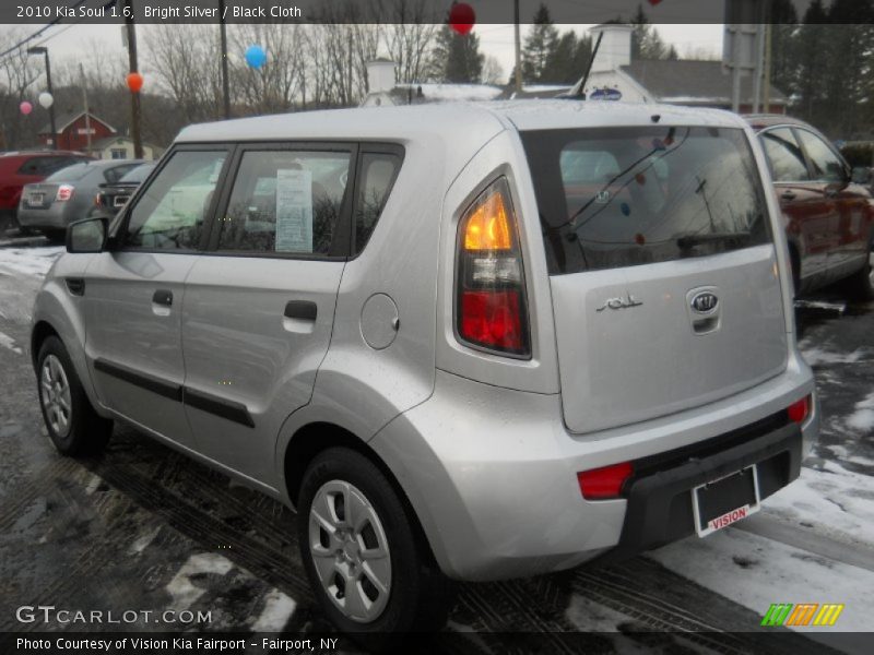 Bright Silver / Black Cloth 2010 Kia Soul 1.6