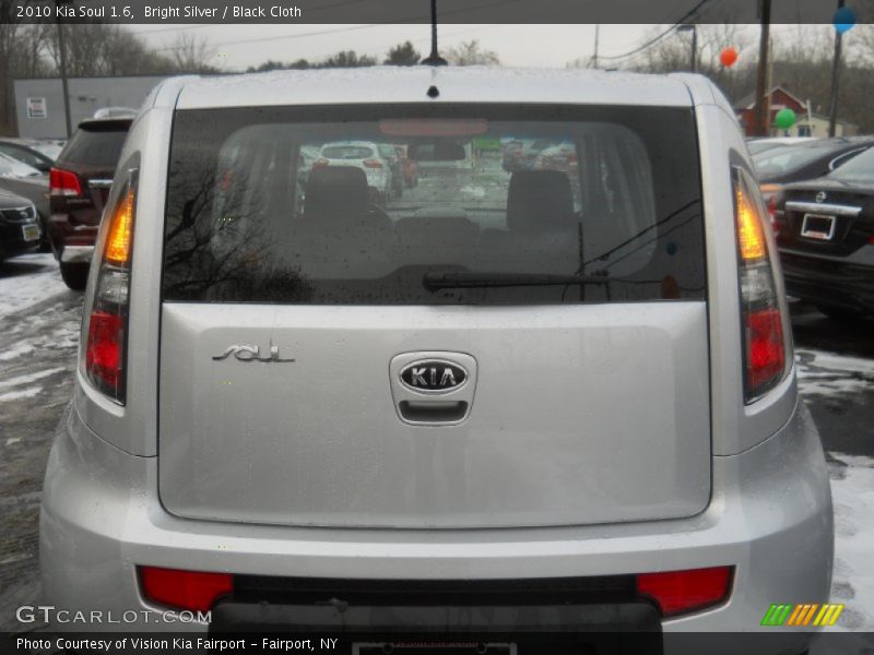 Bright Silver / Black Cloth 2010 Kia Soul 1.6