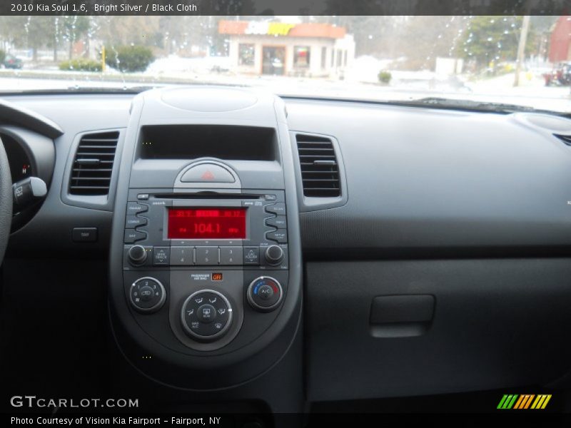 Bright Silver / Black Cloth 2010 Kia Soul 1.6