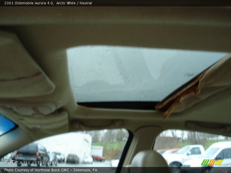 Arctic White / Neutral 2001 Oldsmobile Aurora 4.0