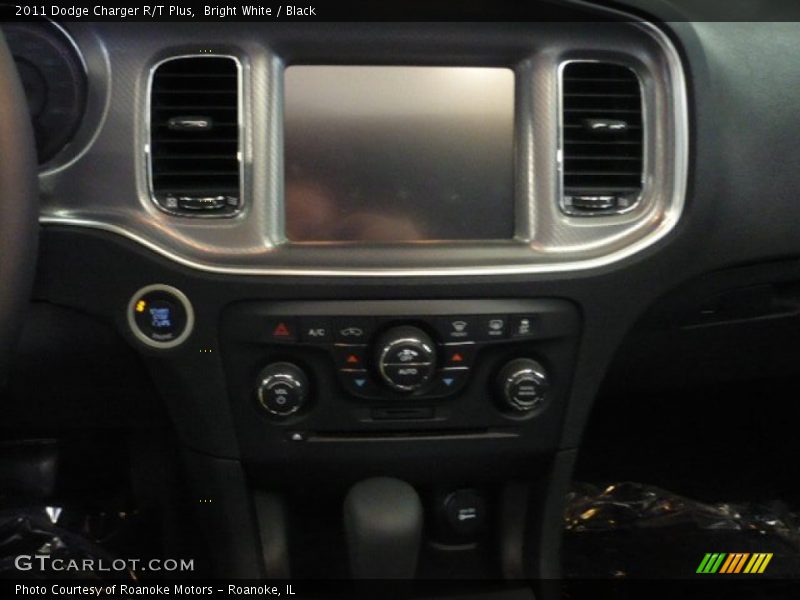 Bright White / Black 2011 Dodge Charger R/T Plus
