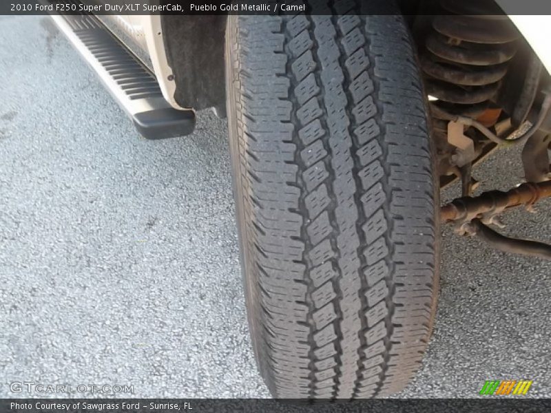 Pueblo Gold Metallic / Camel 2010 Ford F250 Super Duty XLT SuperCab