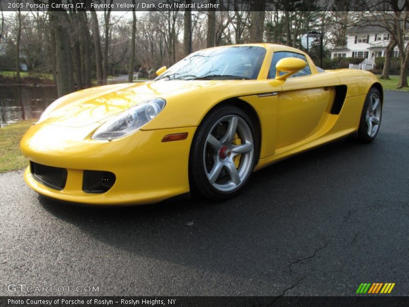 Front 3/4 View of 2005 Carrera GT 