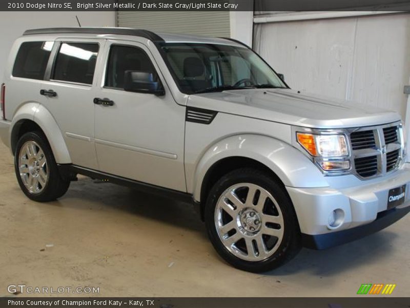 Bright Silver Metallic / Dark Slate Gray/Light Slate Gray 2010 Dodge Nitro SE