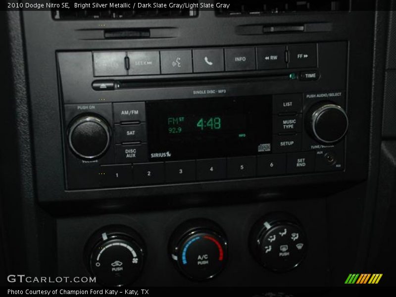 Bright Silver Metallic / Dark Slate Gray/Light Slate Gray 2010 Dodge Nitro SE