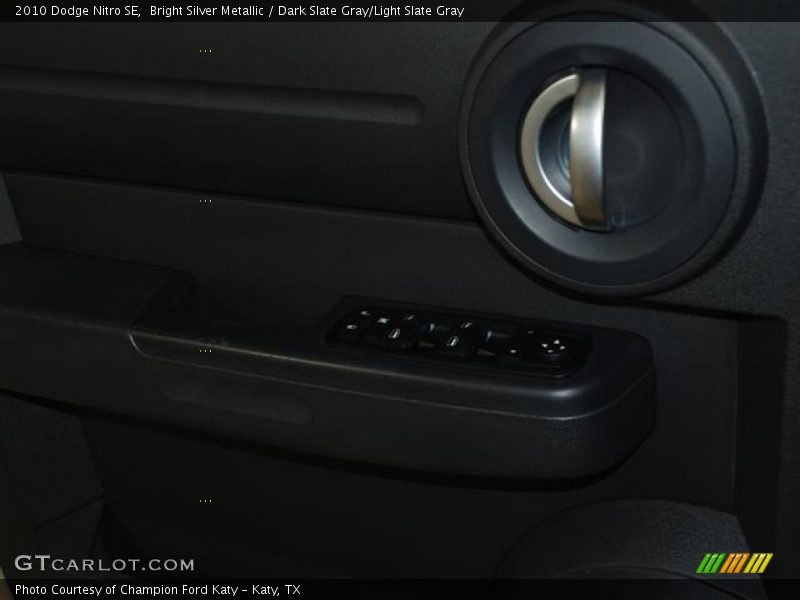 Bright Silver Metallic / Dark Slate Gray/Light Slate Gray 2010 Dodge Nitro SE