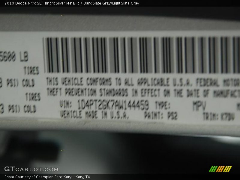 Bright Silver Metallic / Dark Slate Gray/Light Slate Gray 2010 Dodge Nitro SE