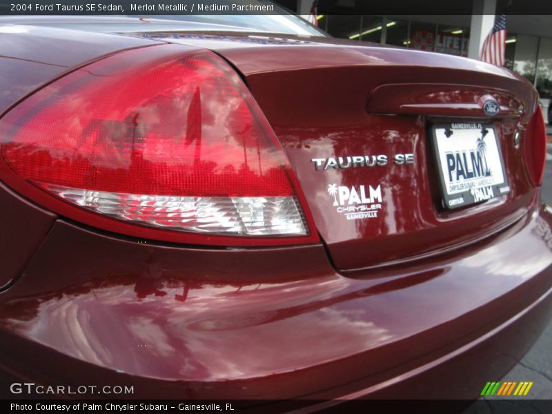 Merlot Metallic / Medium Parchment 2004 Ford Taurus SE Sedan