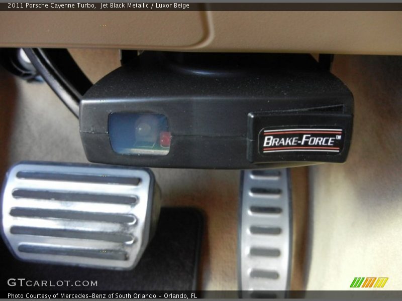 Jet Black Metallic / Luxor Beige 2011 Porsche Cayenne Turbo