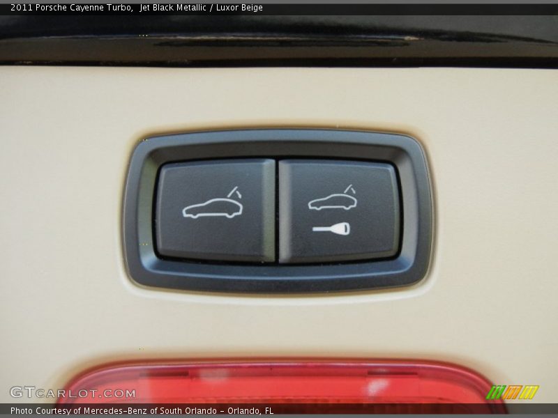 Controls of 2011 Cayenne Turbo