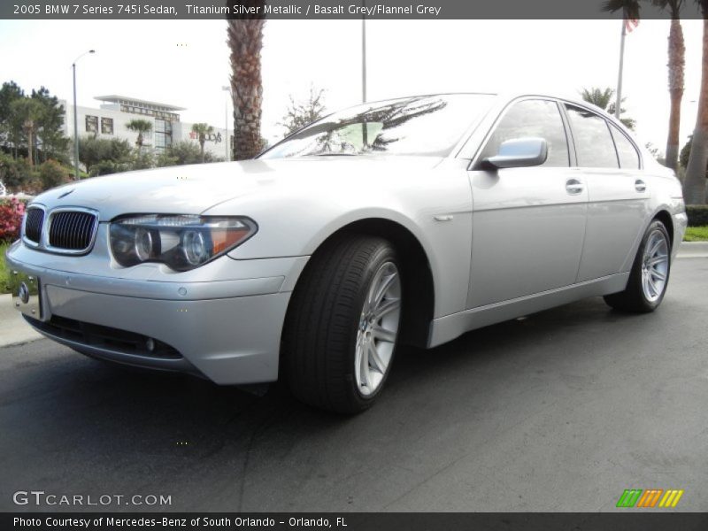 Front 3/4 View of 2005 7 Series 745i Sedan