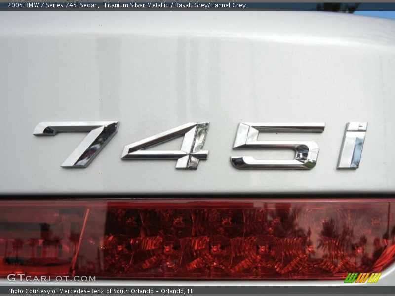  2005 7 Series 745i Sedan Logo