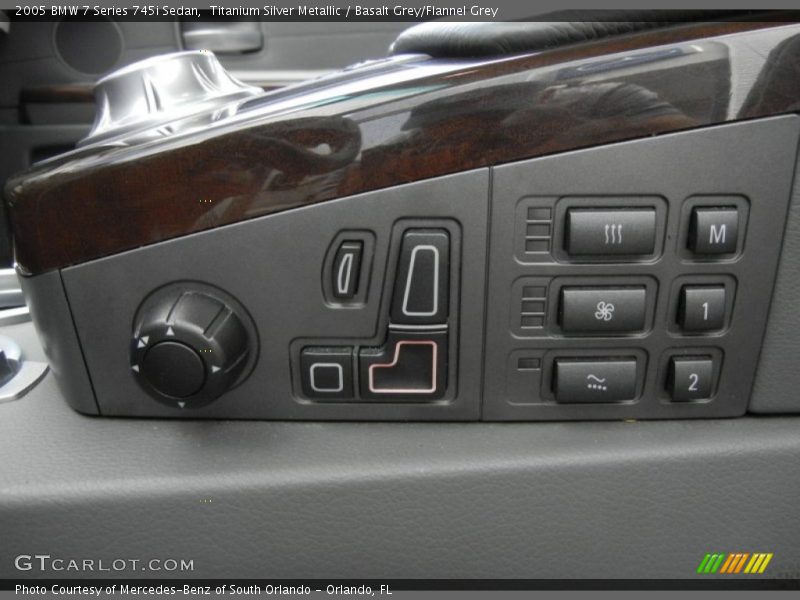 Controls of 2005 7 Series 745i Sedan