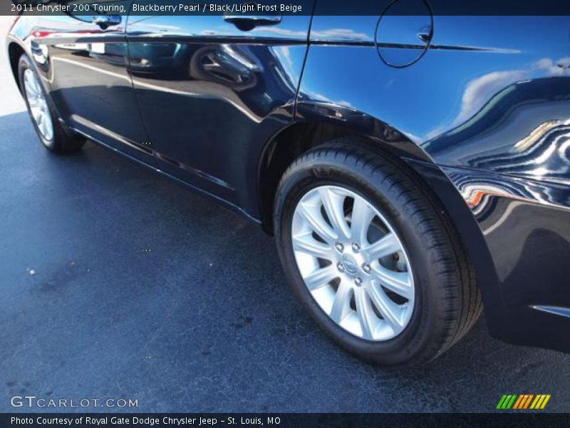 Blackberry Pearl / Black/Light Frost Beige 2011 Chrysler 200 Touring