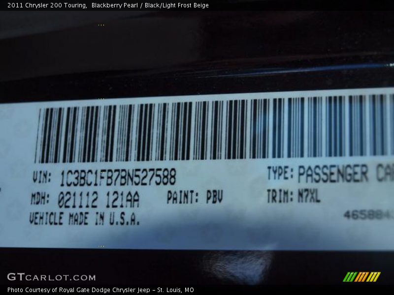 Blackberry Pearl / Black/Light Frost Beige 2011 Chrysler 200 Touring