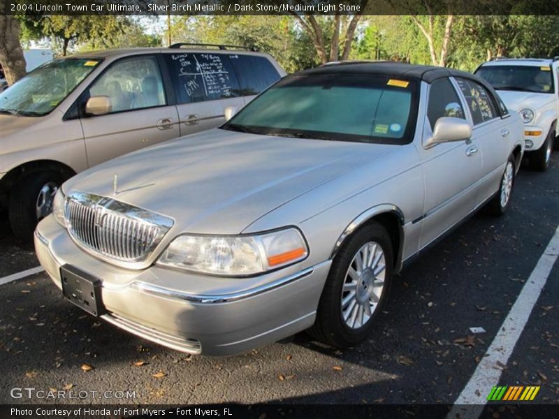 Silver Birch Metallic / Dark Stone/Medium Light Stone 2004 Lincoln Town Car Ultimate