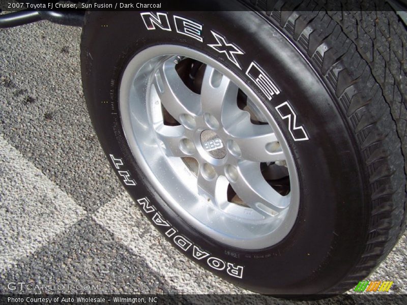 Sun Fusion / Dark Charcoal 2007 Toyota FJ Cruiser