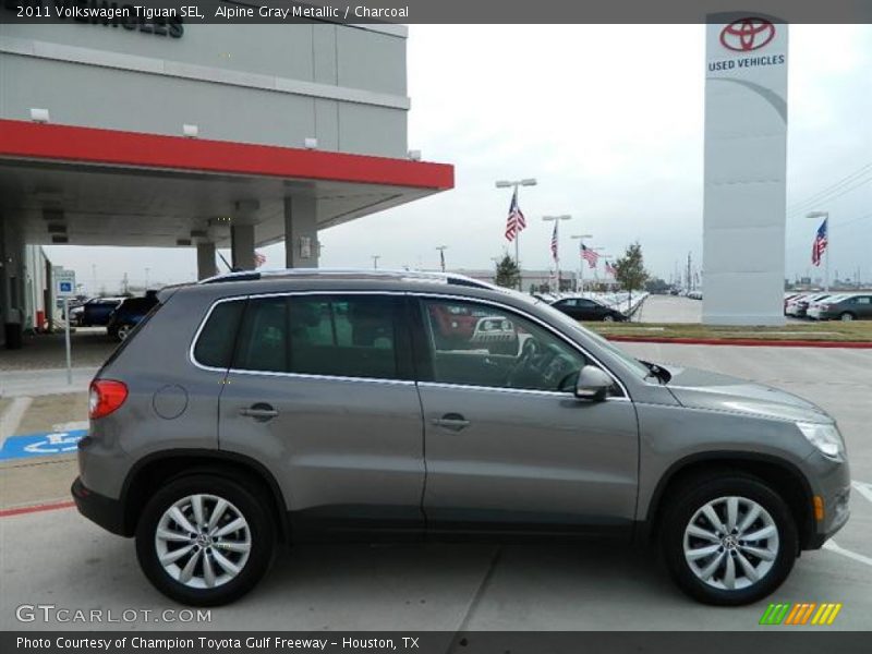 Alpine Gray Metallic / Charcoal 2011 Volkswagen Tiguan SEL