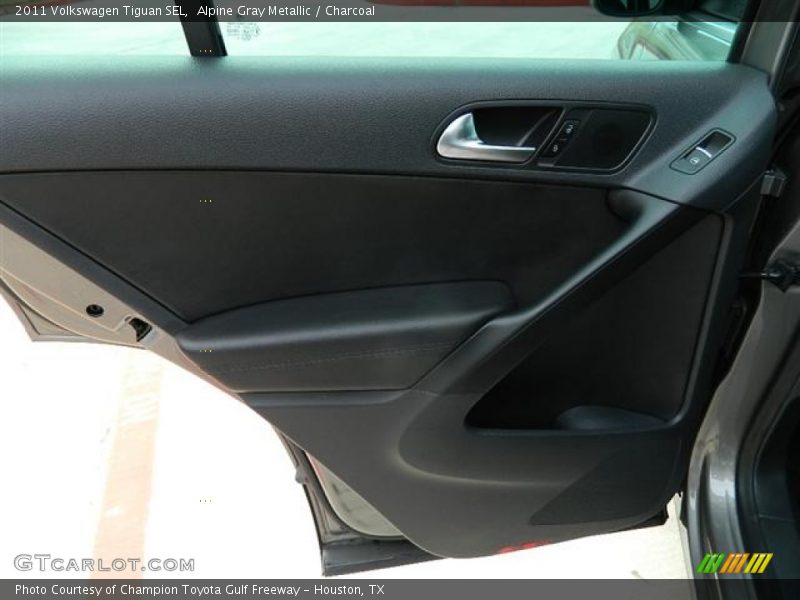 Alpine Gray Metallic / Charcoal 2011 Volkswagen Tiguan SEL