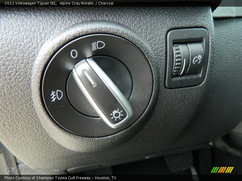 Controls of 2011 Tiguan SEL