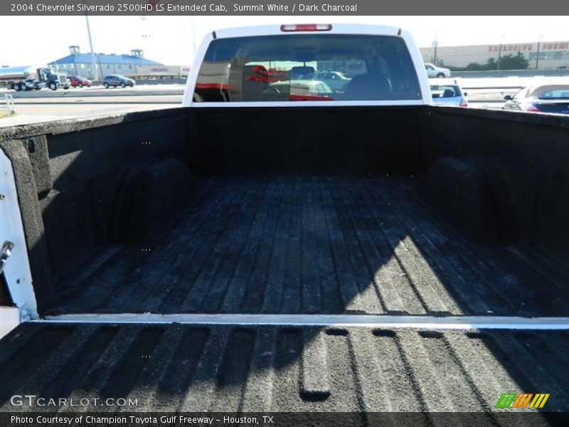 Summit White / Dark Charcoal 2004 Chevrolet Silverado 2500HD LS Extended Cab