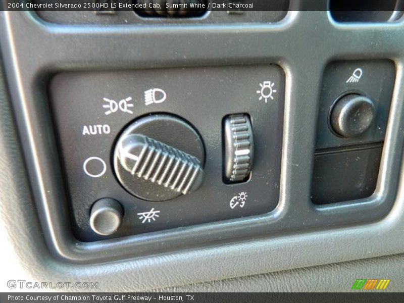 Summit White / Dark Charcoal 2004 Chevrolet Silverado 2500HD LS Extended Cab