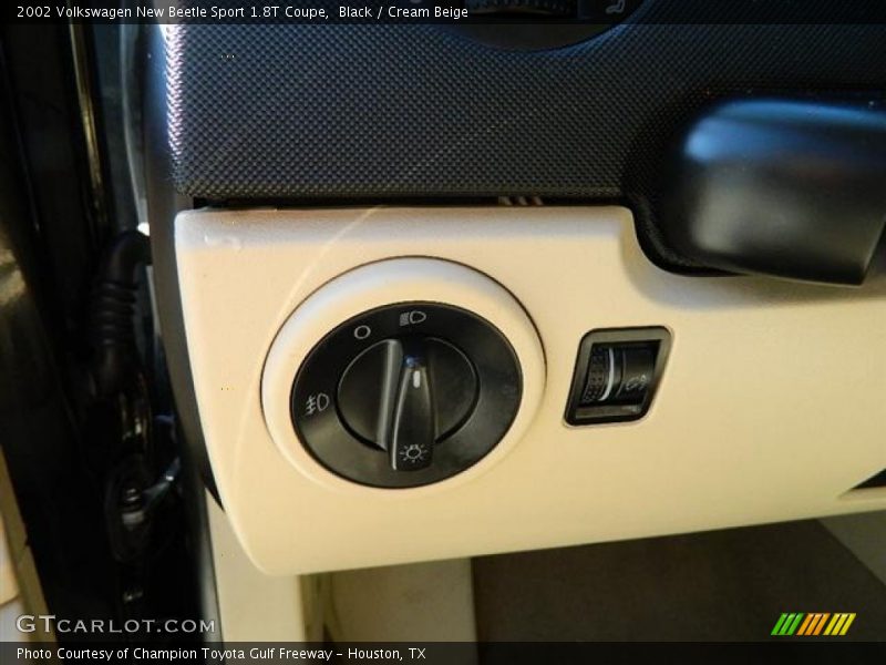 Black / Cream Beige 2002 Volkswagen New Beetle Sport 1.8T Coupe