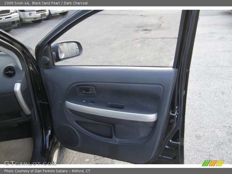 Door Panel of 2006 xA 