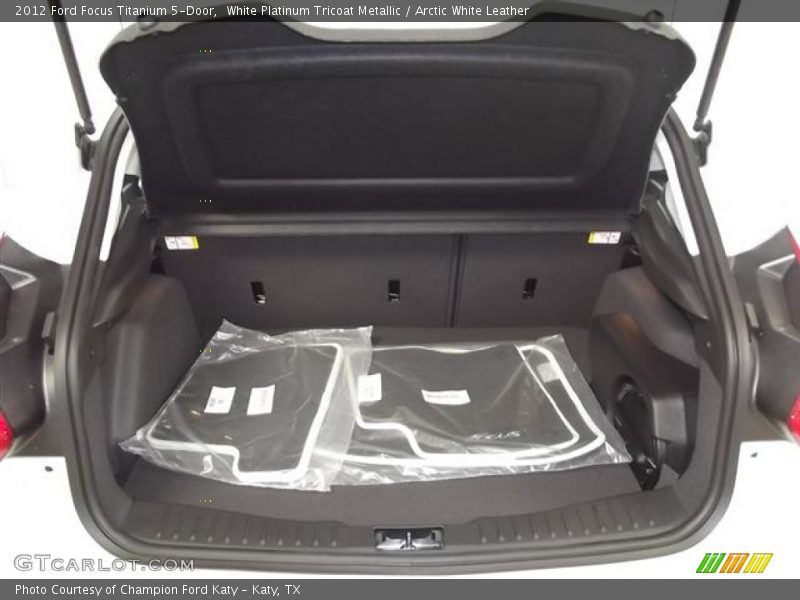 White Platinum Tricoat Metallic / Arctic White Leather 2012 Ford Focus Titanium 5-Door
