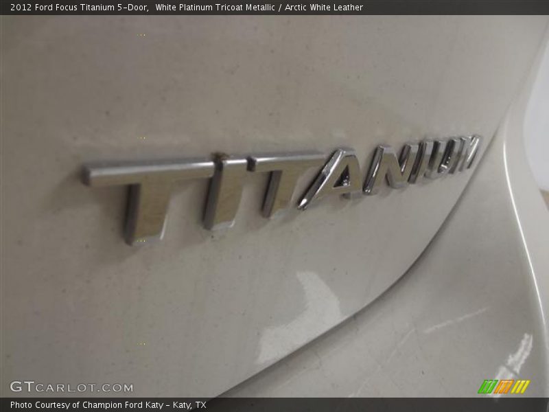White Platinum Tricoat Metallic / Arctic White Leather 2012 Ford Focus Titanium 5-Door
