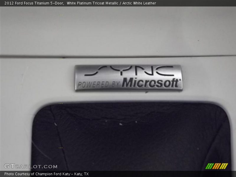 White Platinum Tricoat Metallic / Arctic White Leather 2012 Ford Focus Titanium 5-Door