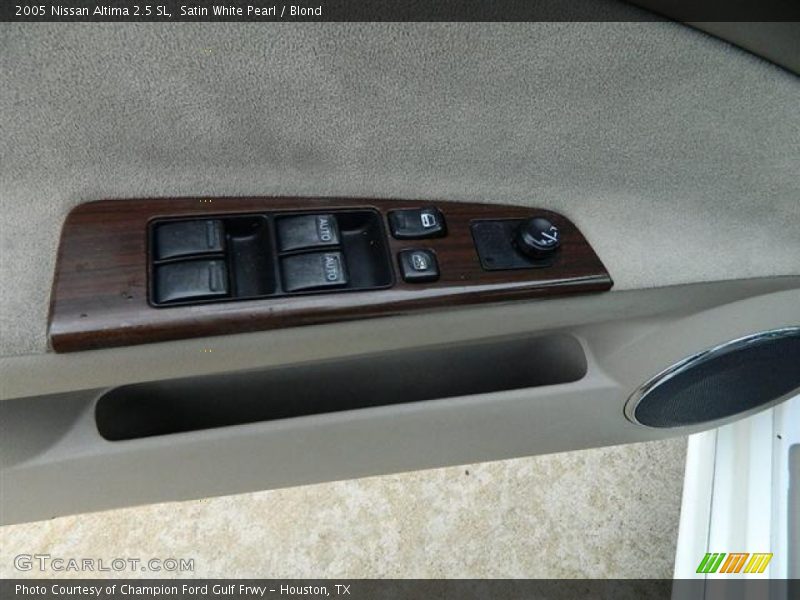 Satin White Pearl / Blond 2005 Nissan Altima 2.5 SL