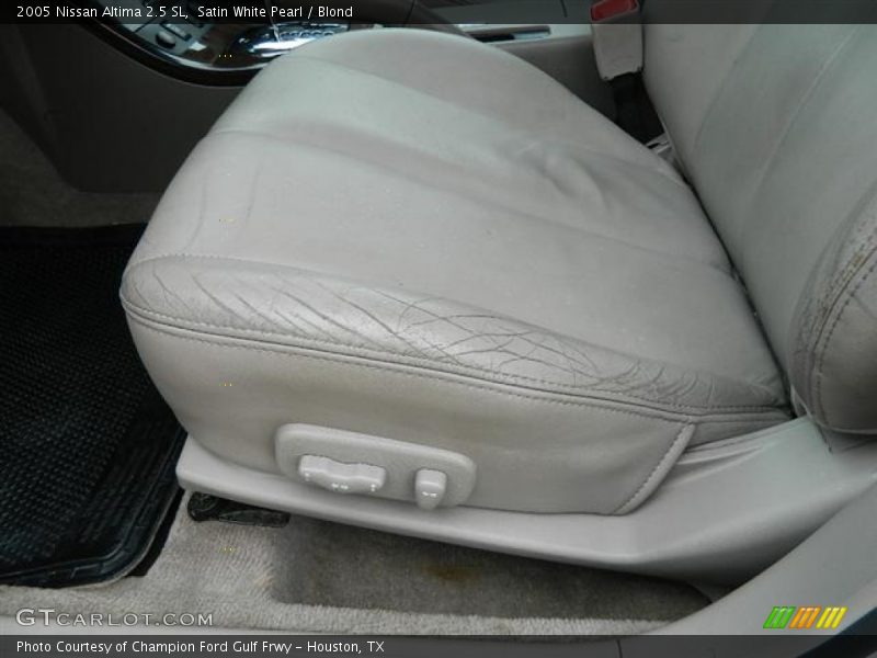Satin White Pearl / Blond 2005 Nissan Altima 2.5 SL