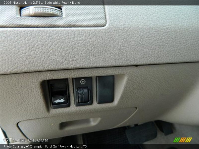 Satin White Pearl / Blond 2005 Nissan Altima 2.5 SL