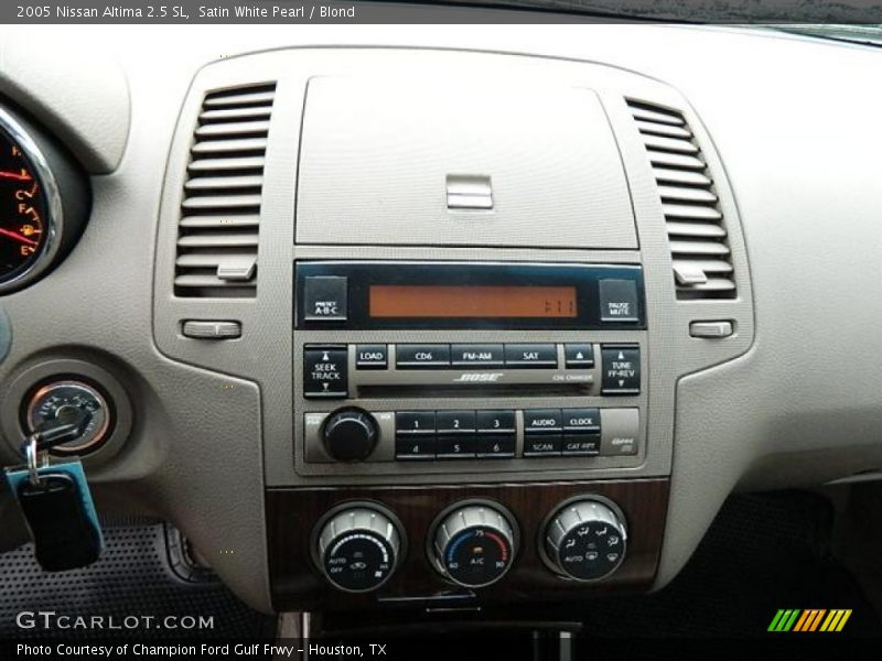 Satin White Pearl / Blond 2005 Nissan Altima 2.5 SL
