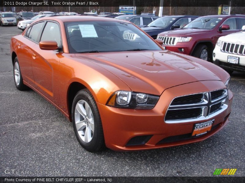 Toxic Orange Pearl / Black 2011 Dodge Charger SE