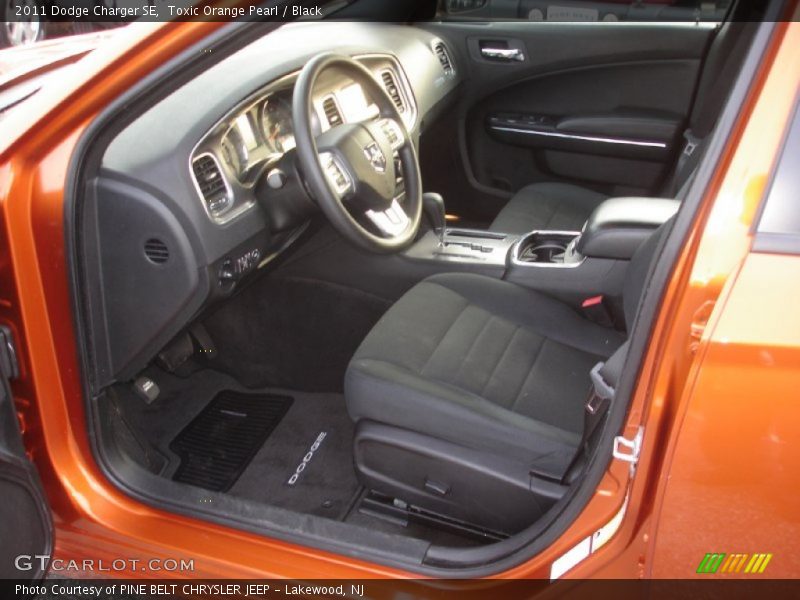 Toxic Orange Pearl / Black 2011 Dodge Charger SE