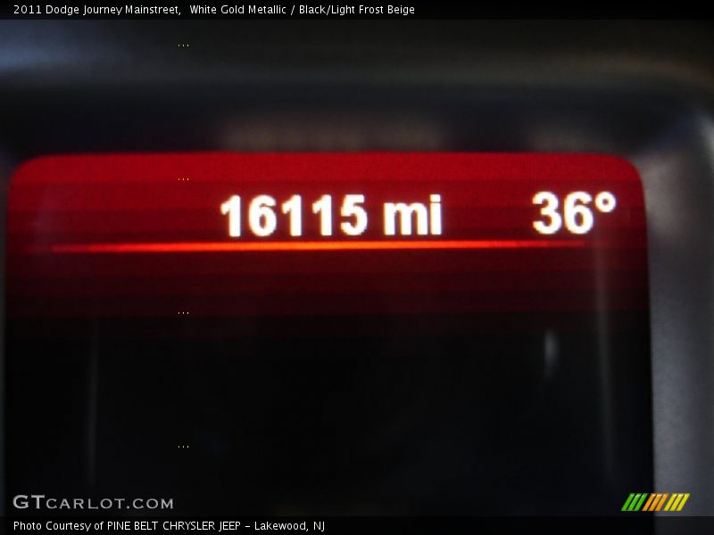 White Gold Metallic / Black/Light Frost Beige 2011 Dodge Journey Mainstreet