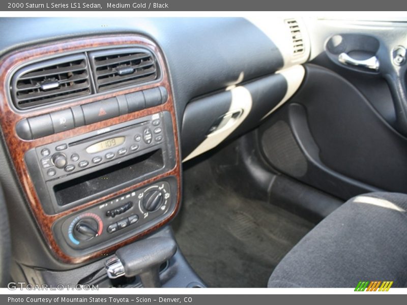 Medium Gold / Black 2000 Saturn L Series LS1 Sedan