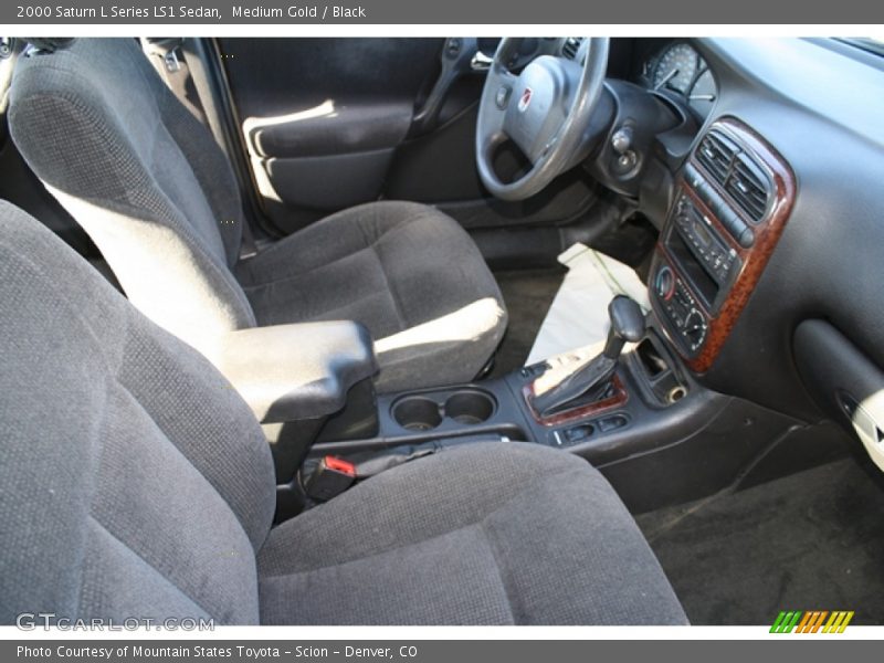 Medium Gold / Black 2000 Saturn L Series LS1 Sedan
