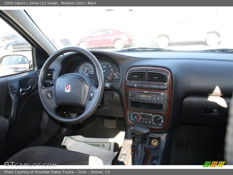 Medium Gold / Black 2000 Saturn L Series LS1 Sedan