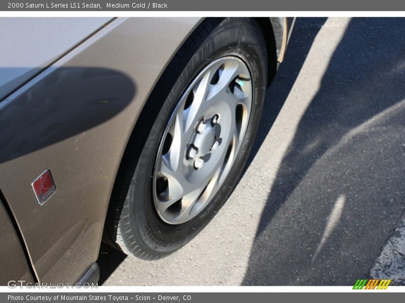 Medium Gold / Black 2000 Saturn L Series LS1 Sedan