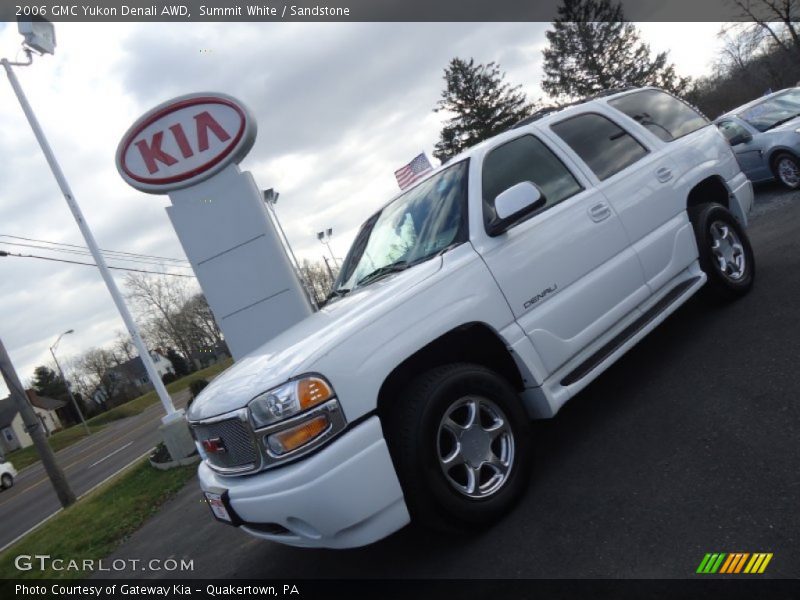 Summit White / Sandstone 2006 GMC Yukon Denali AWD