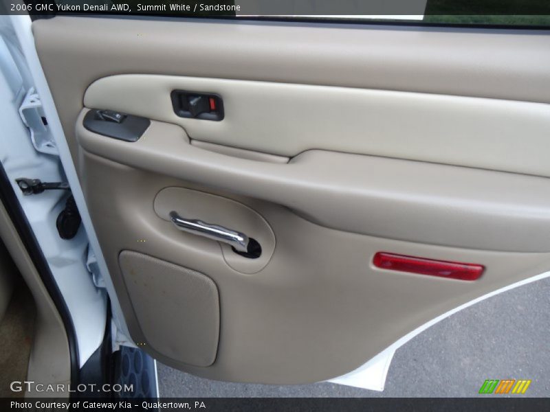 Summit White / Sandstone 2006 GMC Yukon Denali AWD